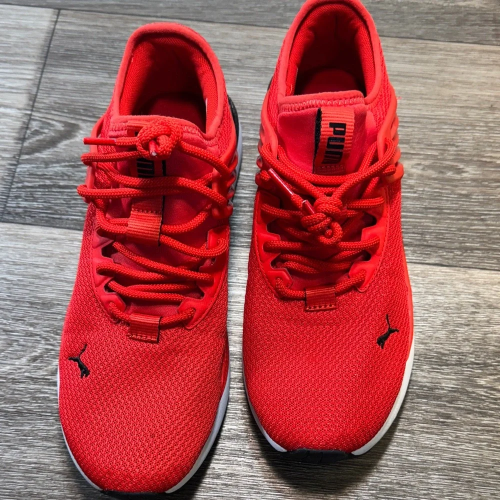 Puma Fiery Red Sneakers men’s size 10 (s142)